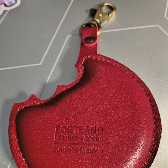 Portland Leather Red Cookie-Shaped Purse Charm. - Picture 3 of 4